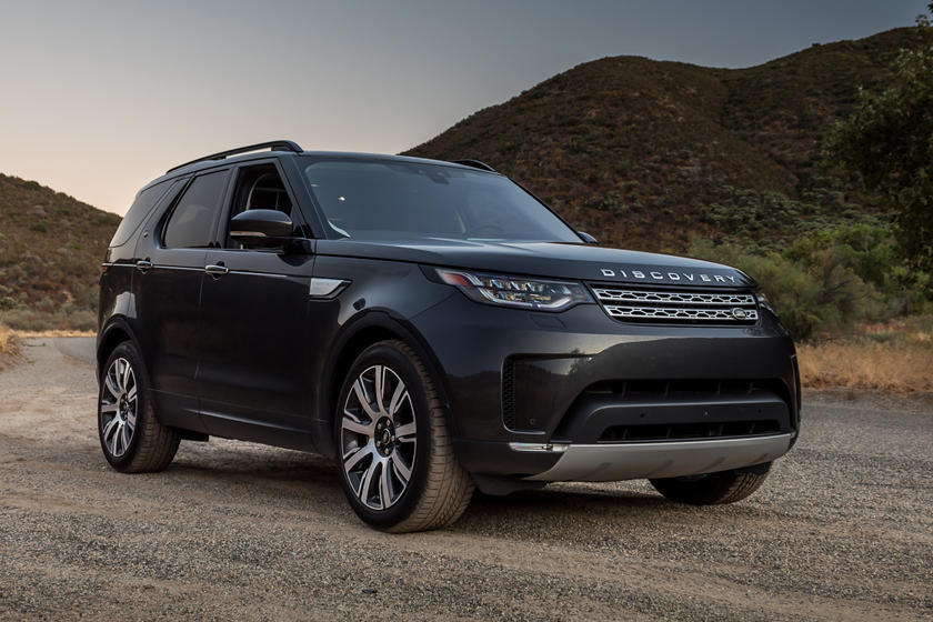 2019-land-rover-discovery-front-angle-view-carbuzz-687889